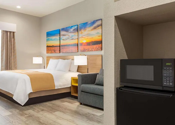 Days Inn & Suites By Wyndham Greater Tomball